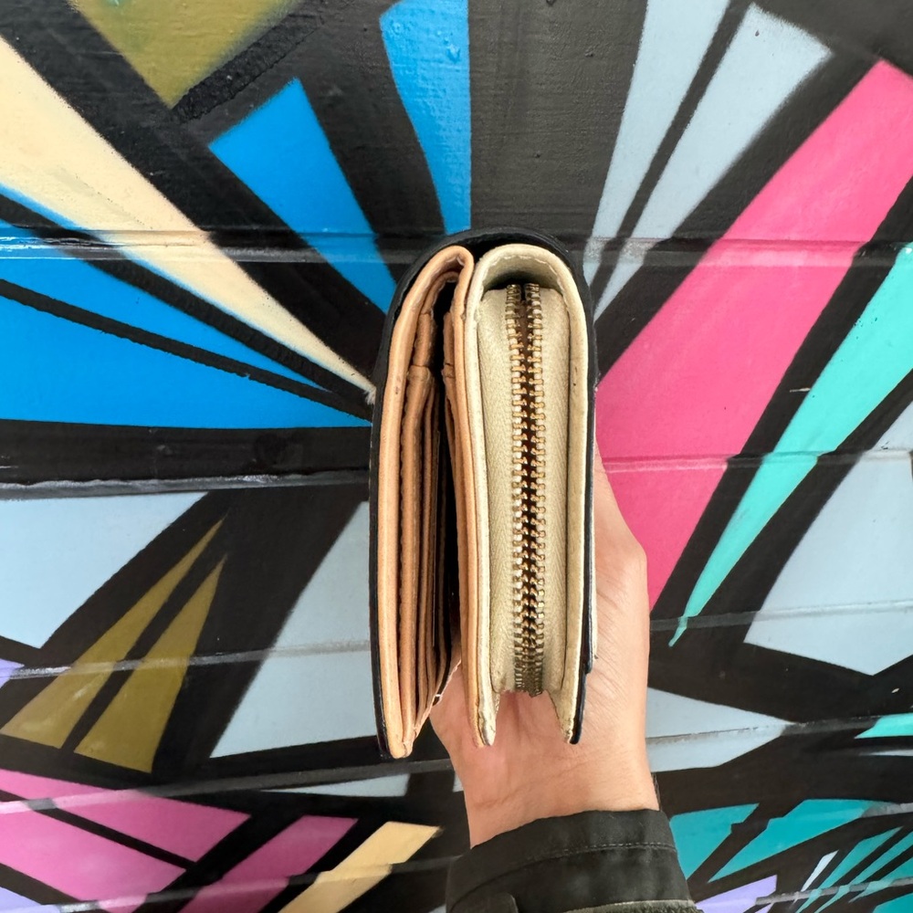 GUC kate Spade Black and Cream bifold wallet, retails $118 - Picture 5 of 10